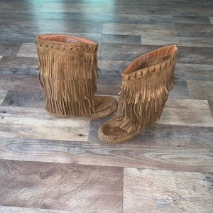 True Craft “Olivia” fringed Moccasin boots size 5M